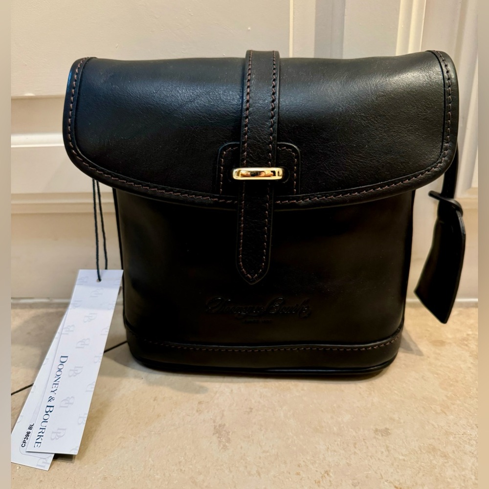 New Dooney & Bourkey Black crossbody Holly bag
